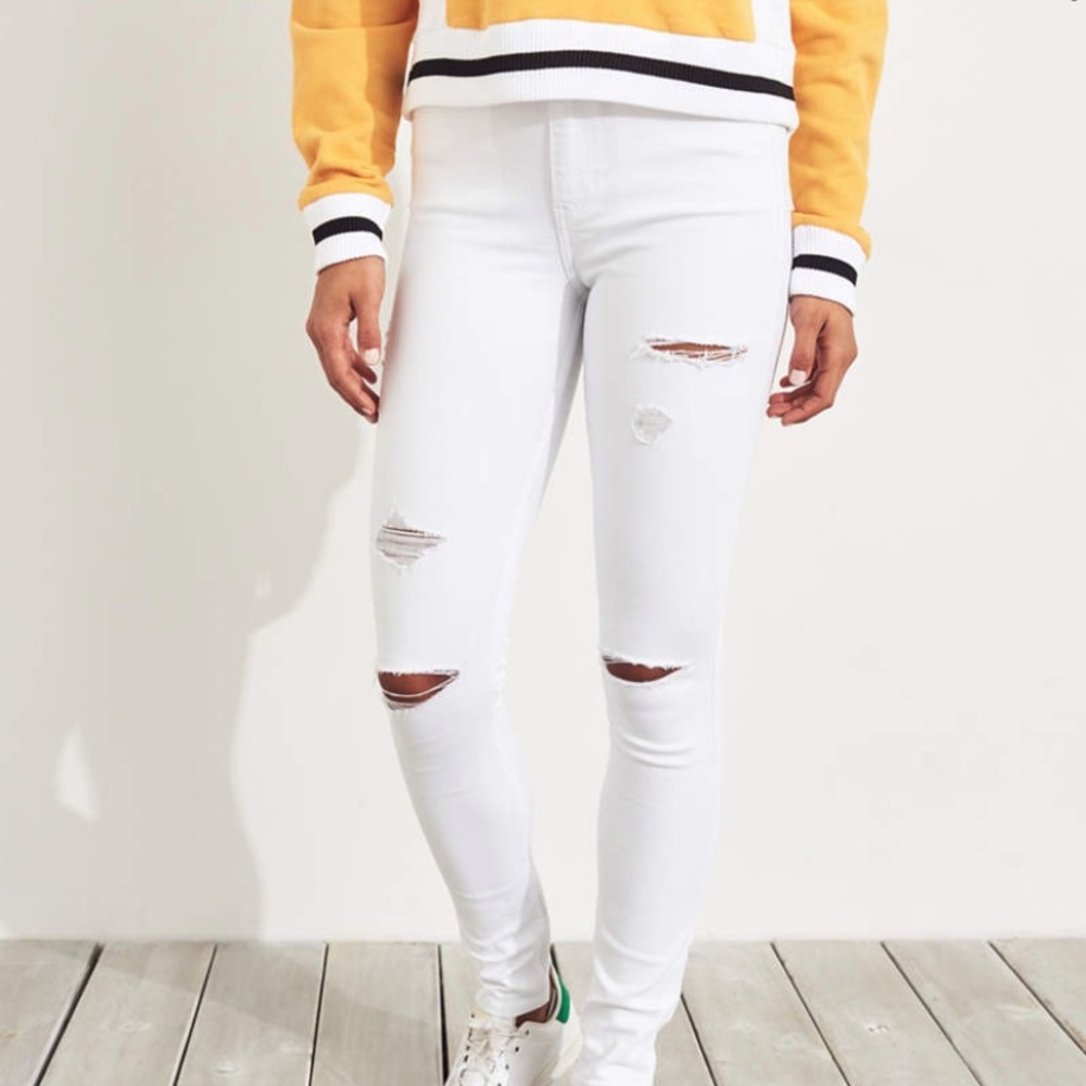 DISTRESSED HOLLISTER JEANS